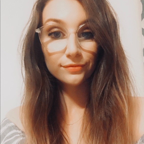 Meet your Posher, Whitney - Picture 1 of 1